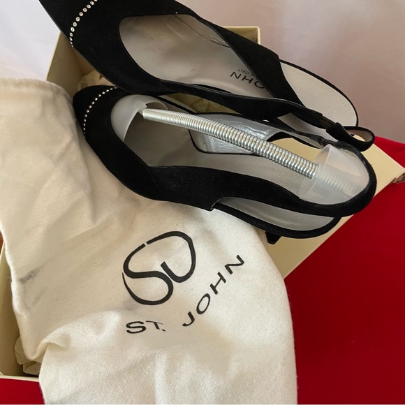 St. John Black Heels with Elegant Design - Picture 4 of 4